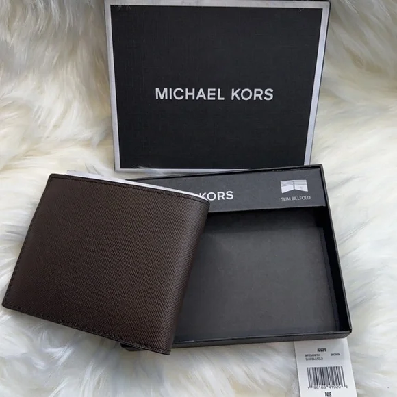 Michaels Kors Billfold Wallet - Picture 10 of 10
